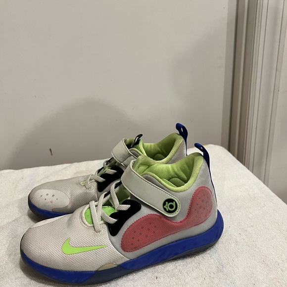 Nike Kevin Durant Basketball Sneakers- Size 3Y - Picture 3 of 9